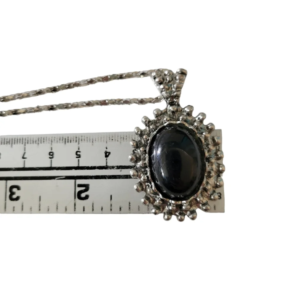 Vintage Pendant Necklace - Picture 5 of 7